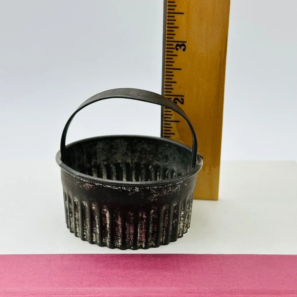 Vintage Soldered Tin Fluted Biscuit Cutter‎ Handle Rustic Farmhouse Kitchenware